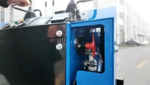 Работа гусеничного мини-погрузчика с бортовым поворотом T460