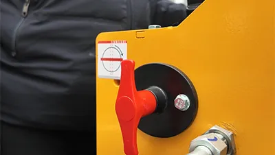 Мини-погрузчик с бортовым поворотом S390