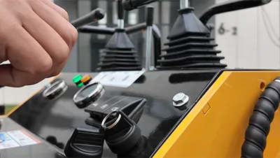 Мини-погрузчик с бортовым поворотом S390