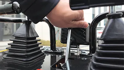 Мини-погрузчик с бортовым поворотом S390