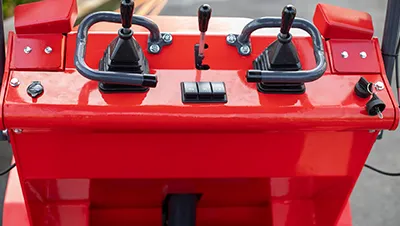 Мини-погрузчик с бортовым поворотом S390