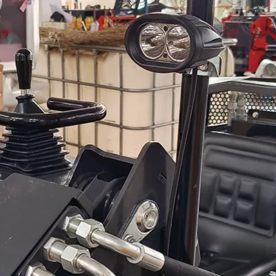 Мини-погрузчик с бортовым поворотом T390