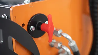 Мини-погрузчик с бортовым поворотом T460