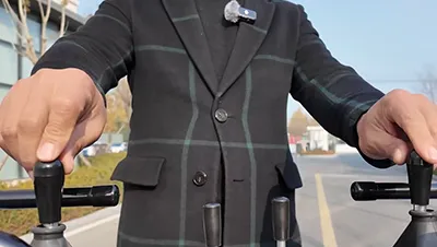 Мини-погрузчик с бортовым поворотом T460