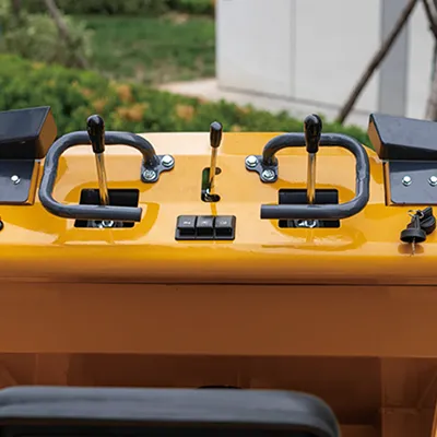 Мини-погрузчик с бортовым поворотом T490